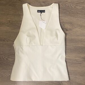 NWT Zara Ivory fitted V-Neck stretch Top